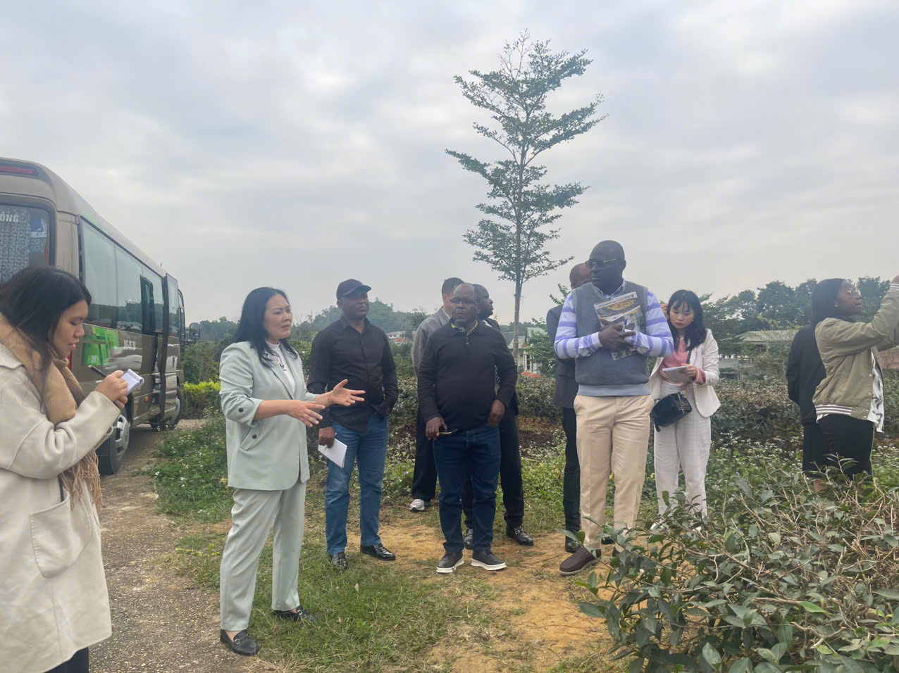 Doan_Angola_tham_Vien_5